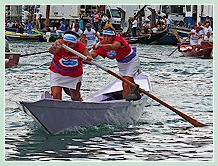 Gloria Rogliani et Debora Scarpa à la Regata des Mascarete à la Regata Storica, la régate historique de Venise 2008