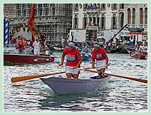 Gloria Rogliani et Debora Scarpa à la Regata des Mascarete à la Regata Storica de Venise 2008