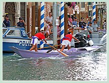 Gloria Rogliani et Debora Scarpa à la Regata des Mascarete à la Regata Storica de Venise 2008