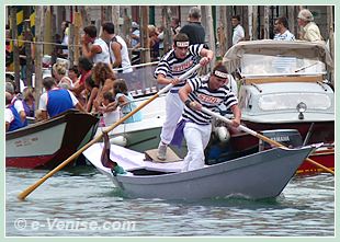 L'équipage vainqueur 2008 des Pupparini de la Régate Historique : Alvise D'Este et Federico Folin