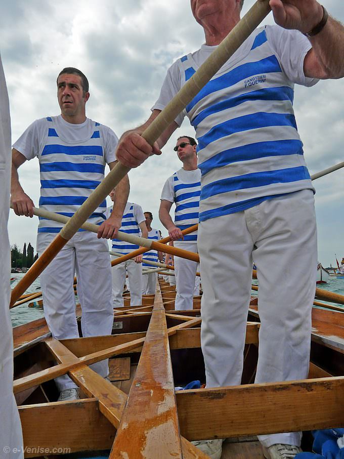 Fête de la Sensa à Venise : Une vue de l'intérieur de la Disdotona des Canottieri Querini