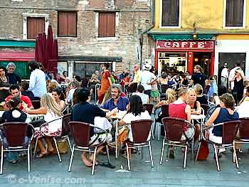 Le Café Rosso sur le Campo Santa Margarita