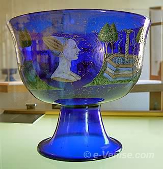 Coupe en verre émaillé du XVe siècle attribuée à Angelo Barovier Musée du Verre de Murano
