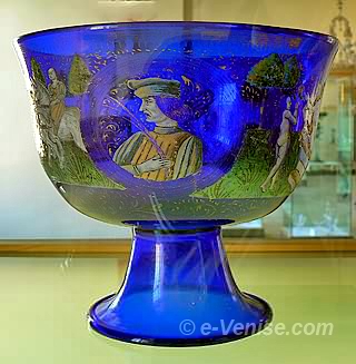 Coupe en verre émaillé du XVe siècle attribuée à Angelo Barovier Musée du Verre de Murano