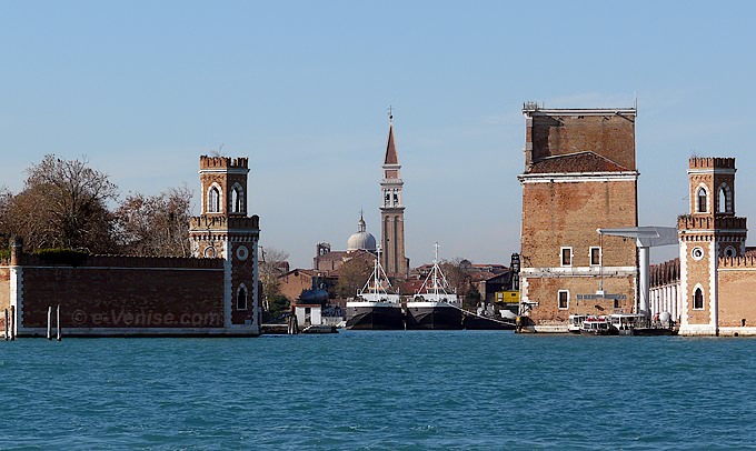 Arsenal de Venise et le Campanile de San Francecso della Vigna