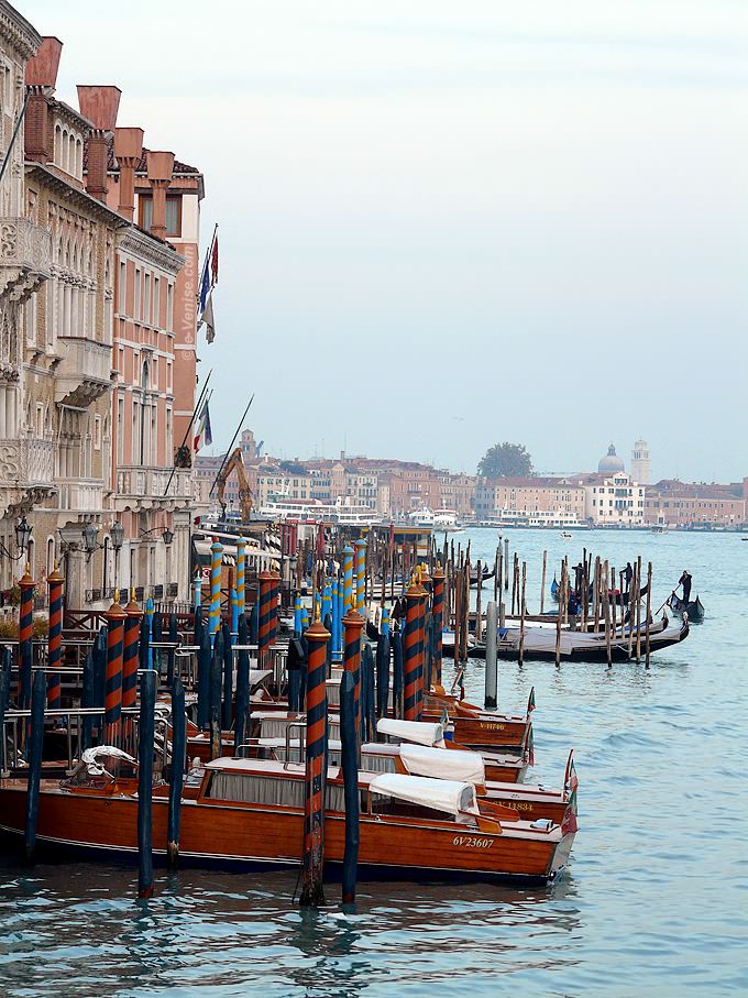 Grand Canal à Venise depuis le Pont Votif de la Fête de la Salute