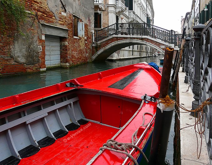 rio et le pont de San Severo à Venise