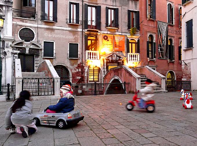 Enfants campo santa maria formosa musée palazzo querini stampalia à Venise