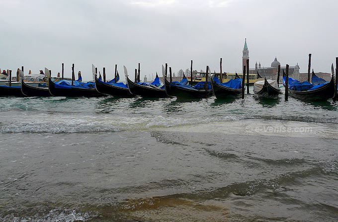 riva des Schiavoni acqua alta venise