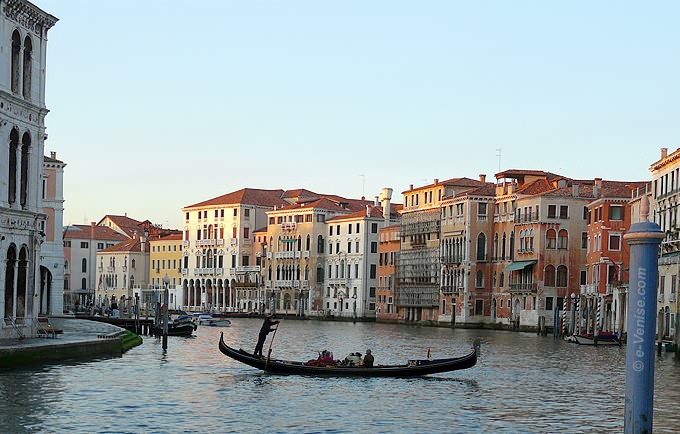 Grand Canal Rialto gondole venise