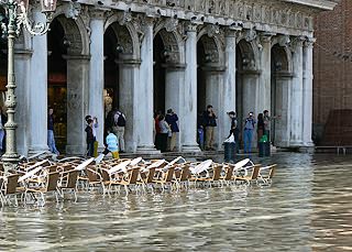 Acqua Alta sur la Piazzetta de Saint Marc