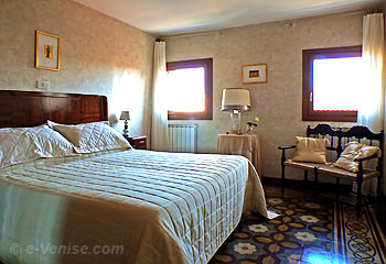 La très belle chambre de la Casa dei Bombardieri à venise
