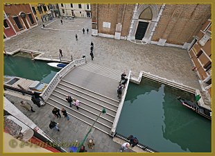 Le pont et le rio dei Frari, vus de l'appartement
