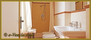 La 2e Salle de Bains de l'appartement Ca' dell'Angelo, dans le sestier de Saint-Marc à Venise.