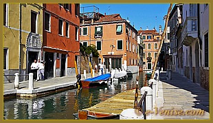 Le rio de le Torreselle, à 50m de l'appartement, dans le sestier du Dorsoduro à Venise.