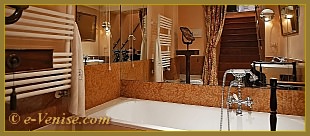 La première Salle de Bains de l'appartement du Palazzo Sansovino Rota