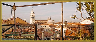 La vue depuis la terrasse-altana de l'appartement du Palazzo Sansovino Rota.