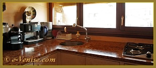 La cuisine de l'appartement du Palazzo Sansovino Rota