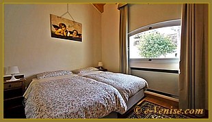 La première chambre du 1er étage de la maison San Giobbe Bosello à Venise.