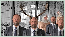 Přežĺt Svůj Život (Surviving Life) de Jan Švankmajer avec : Václav Helšus, Klára Issová, Zuzana Kronerová, Daniela Bakerová, Emília Došeková