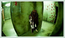 Senritsu Meikyu 3D (The Shock Labyrinth 3D: Extreme) de Takashi Shimizu avec : Yûya Yagira, Ai Maeda, Suzuki Matsuo, Ryo Katsuji