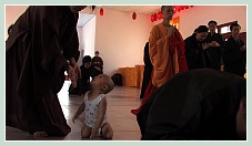 Xifang Qu Ci Bu Yuan (Reconstructing Faith) de Wen Hai (Huang Wenhai) avec : Master Liao Guo, Master Shao Yun