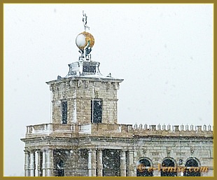La Punta della Dogana, la douane de Mer qui abrite les collections de François Pinault, sous la neige à Venise.
