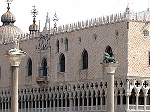 Le Palais des Doges et les colonnes de la Piazzetta