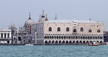 Le Palais des Doges à Venise face au Bacino San Marco