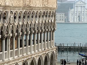 Les colonnades du Palais des Doges
