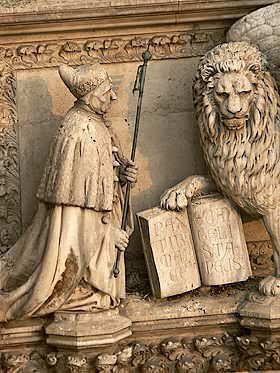 Le Doge Francesco Foscari Porta della Carta