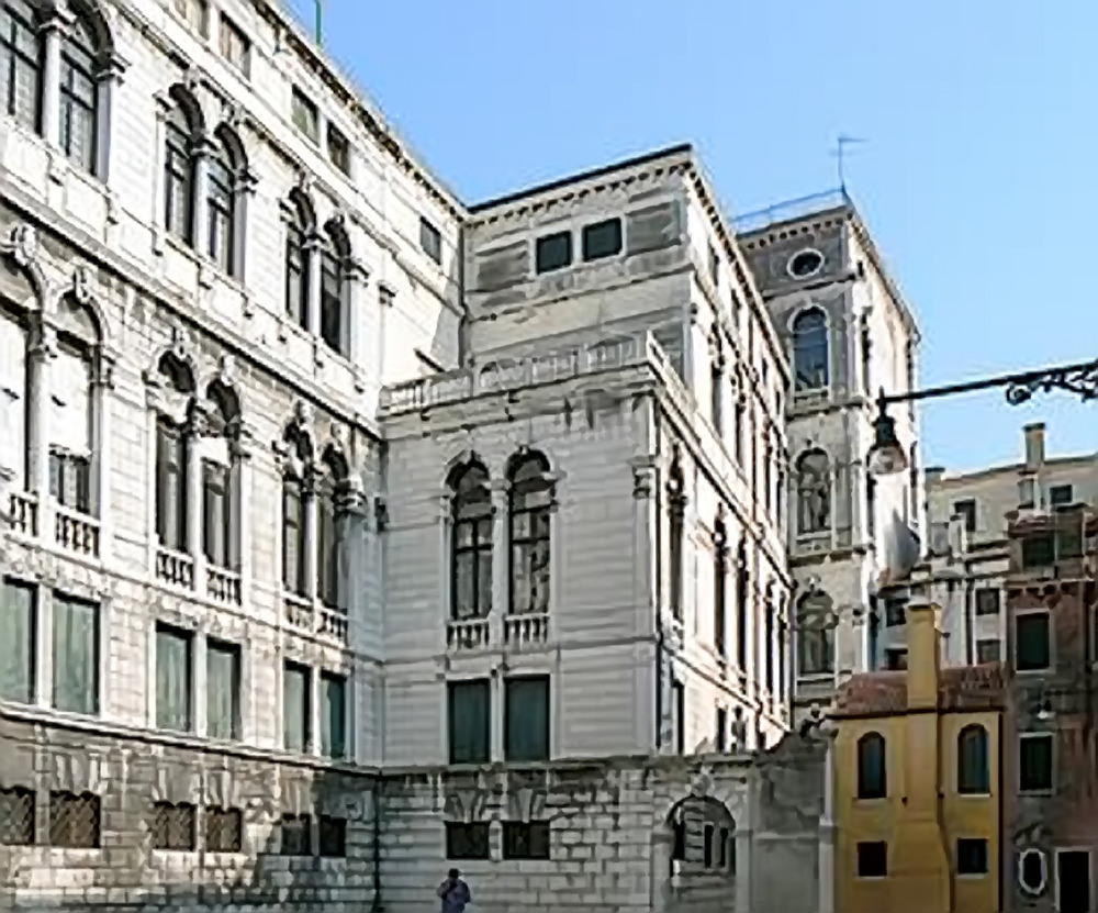 La façade du Palazzo Pisani donnant sur le Campo Pisani