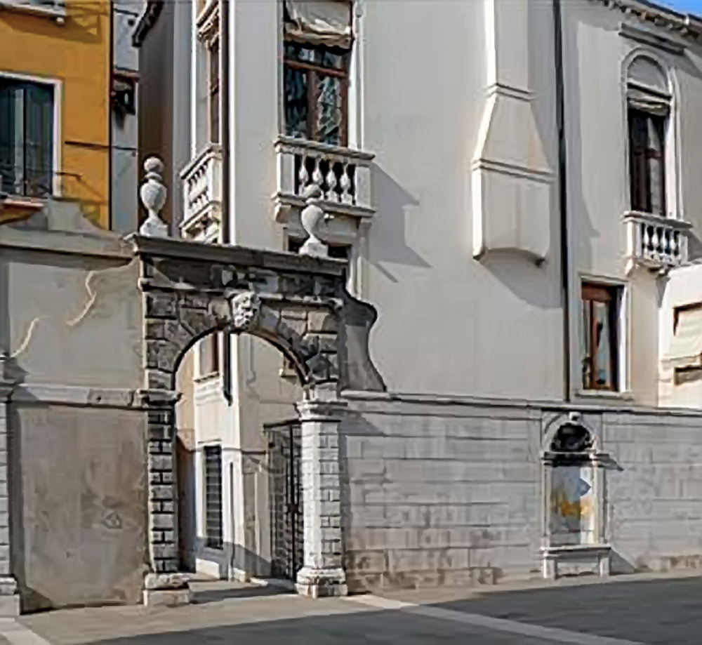 Entrée du Palais Morosini sur le Campo Pisani