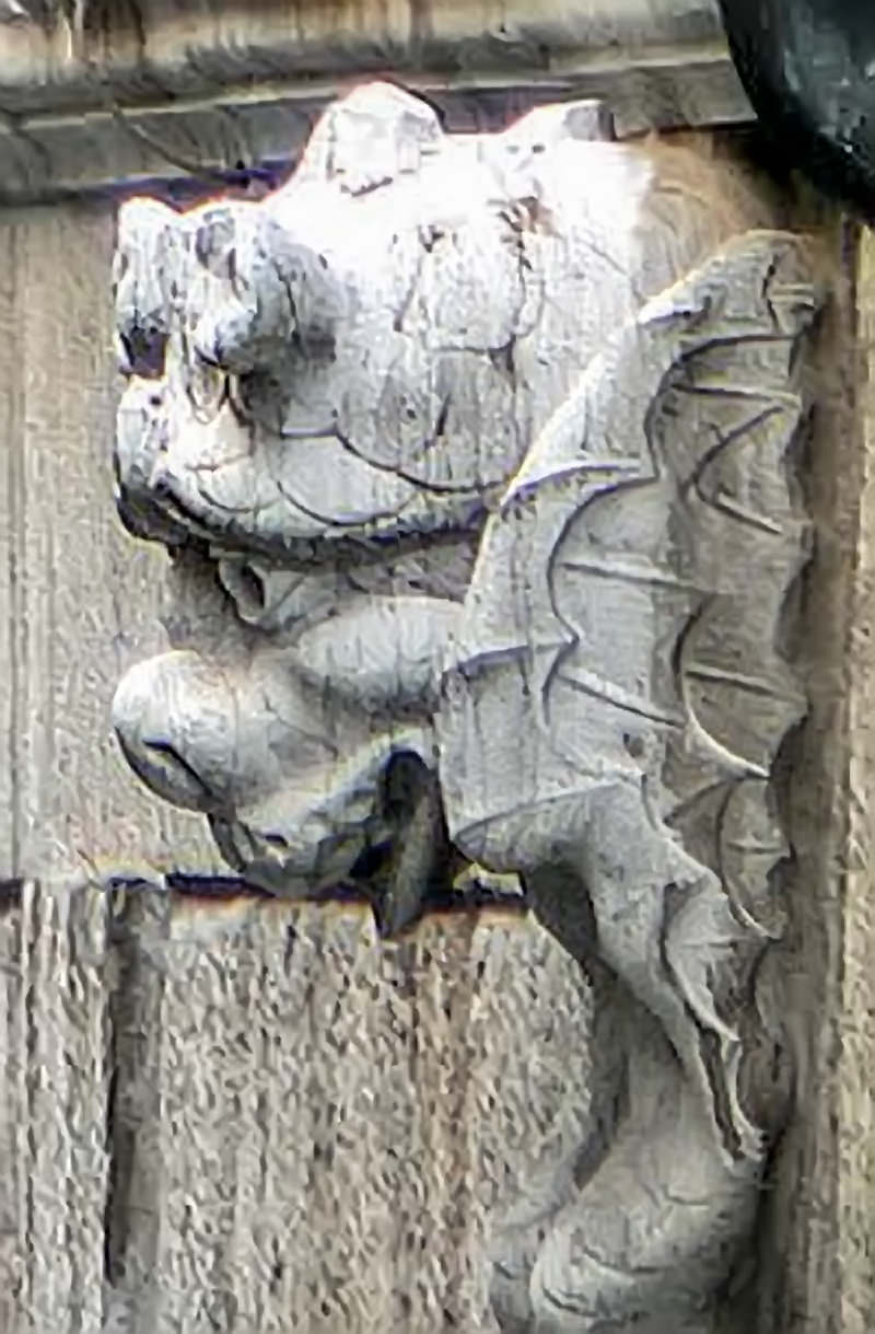 Sculpture sur la façade arrière