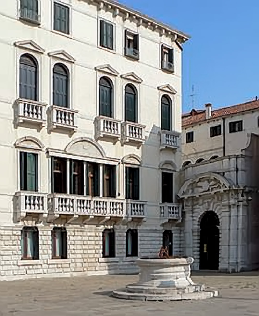 Le Palazzo Morosini sur le Campo Santo Stefano