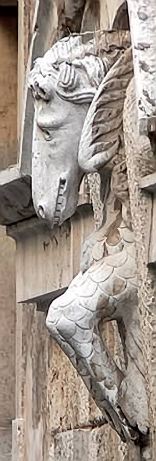 Sculpture au-dessus de la porte d'eau du palazzo Morosini