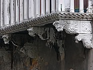 Consoles à têtes de lion du balcon du palais Bragadin Carabba à Venise