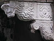 Console à tête de lion située sur la partie droite du balcon du palais Bragadin Carabba à Venise