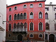 Façade du palazzo Bragadin Carabba sur le rio de San Lio, dans le sestier du Castello à Venise