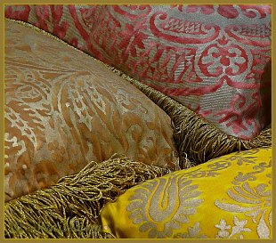 Coussins et tissus de soie à Colorcasa à Venise