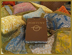 coussins en tissu Mariano Fortuny au magasin Colorcasa à Venise