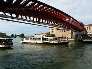 Le Pont Calatrava, le Quatrième et nouveau pont de Venise sur le Grand Canal