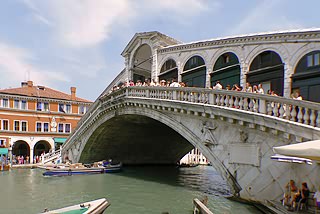Le Pont du Rialto à Venise et sa très belle arche