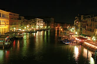 Vue de Nuit à Venise du Grand Canal depuis le Pont du Rialto