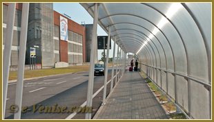 L'accès aux Bateaux-Taxis et Alilaguna depuis l'Aéroport Marco Polo de Venise, le long du Parking P1
