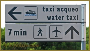 Signalisation d'Accès à l'Aéroport de Venise depuis les embarcadères des Bateaux-Taxis et Alilaguna