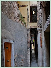 Calle Stretta : la Calle Varisco à Venise, 53 centimètres de large !