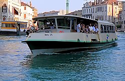 Vaporetto sur le Grand Canal Venise