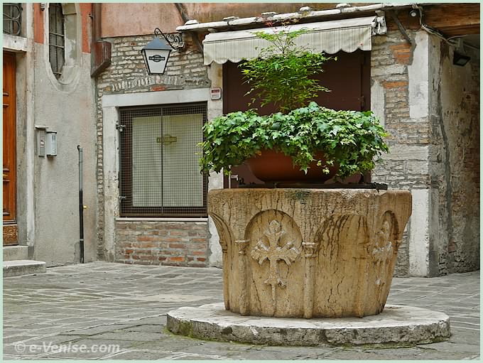 Le Puits de la Corte del Tentor à Venise dans le sestiere de San Marco