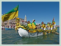 La Regate Historique de Venise 2009, la Regata Storica : Cortège sportif avec une caorlina de Cavallino